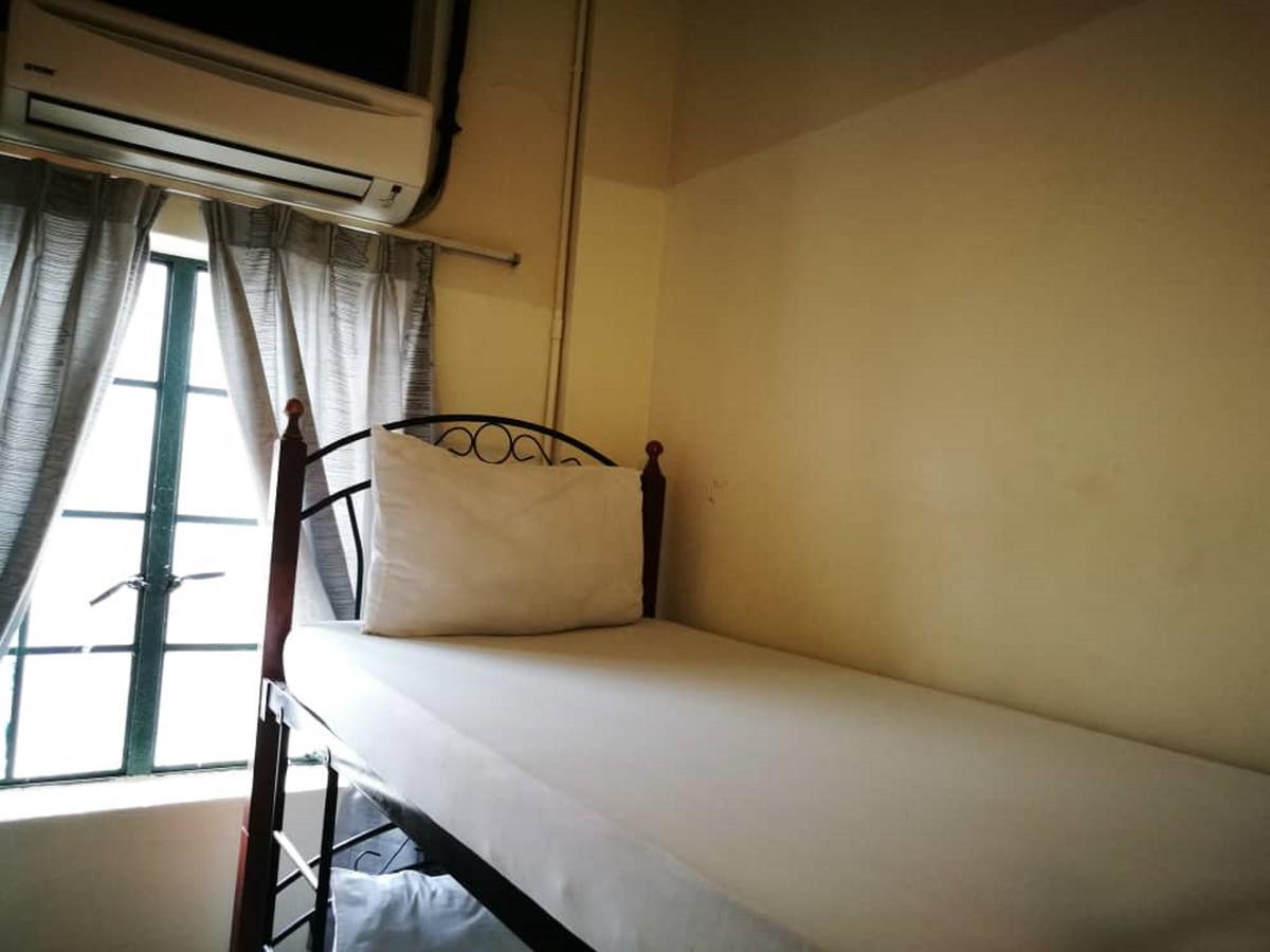 Grocer'S Inn Backpackers Guesthouse Куала-Лумпур Екстер'єр фото