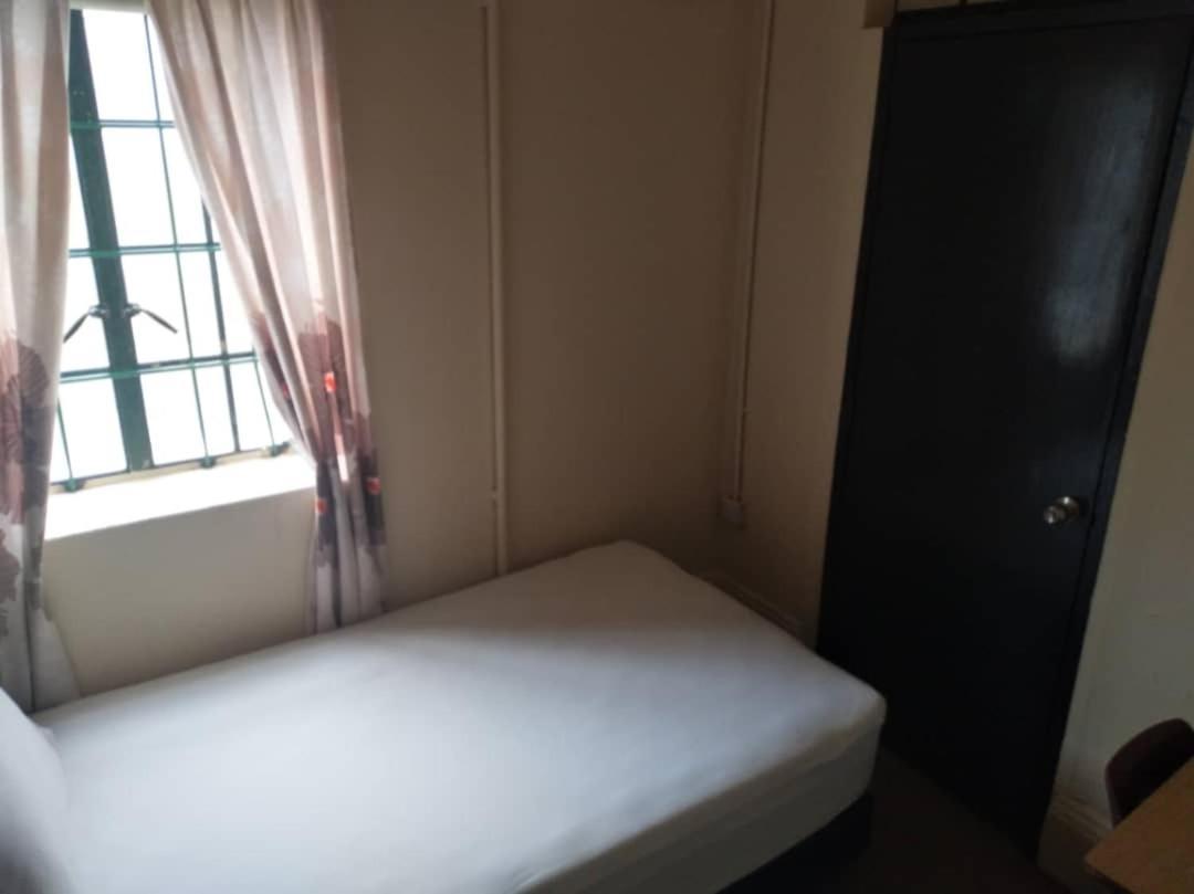 Grocer'S Inn Backpackers Guesthouse Куала-Лумпур Екстер'єр фото