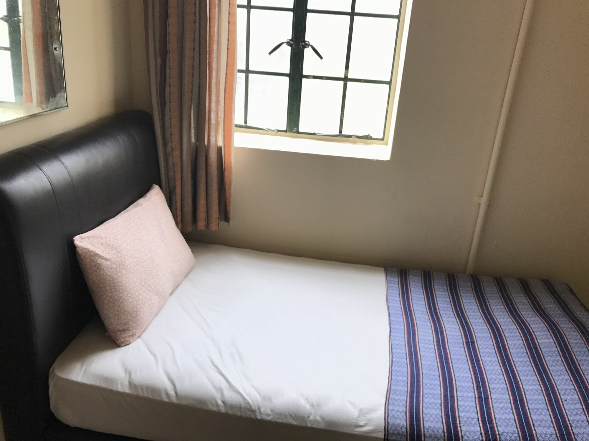 Grocer'S Inn Backpackers Guesthouse Куала-Лумпур Екстер'єр фото